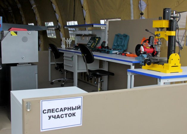 Workshop in mobile aircraft repair facility